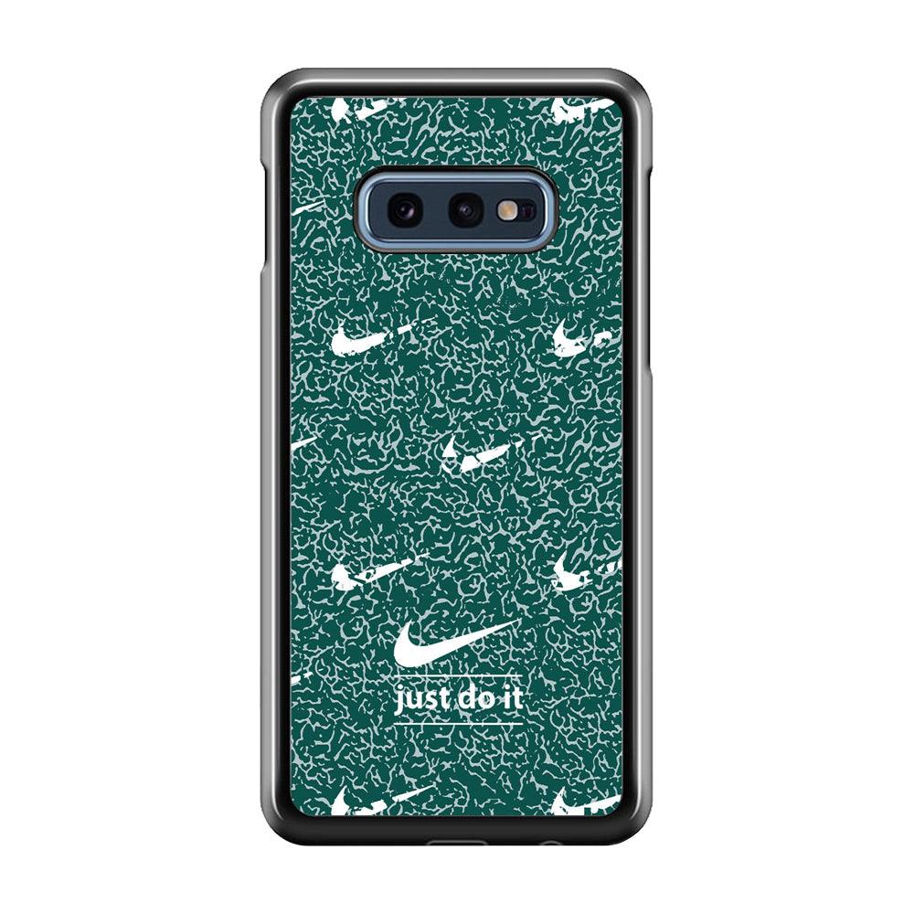 Nike White in Green Patern Samsung Galaxy S10E Case-Rubber Black (2D Case)-Oxvistore