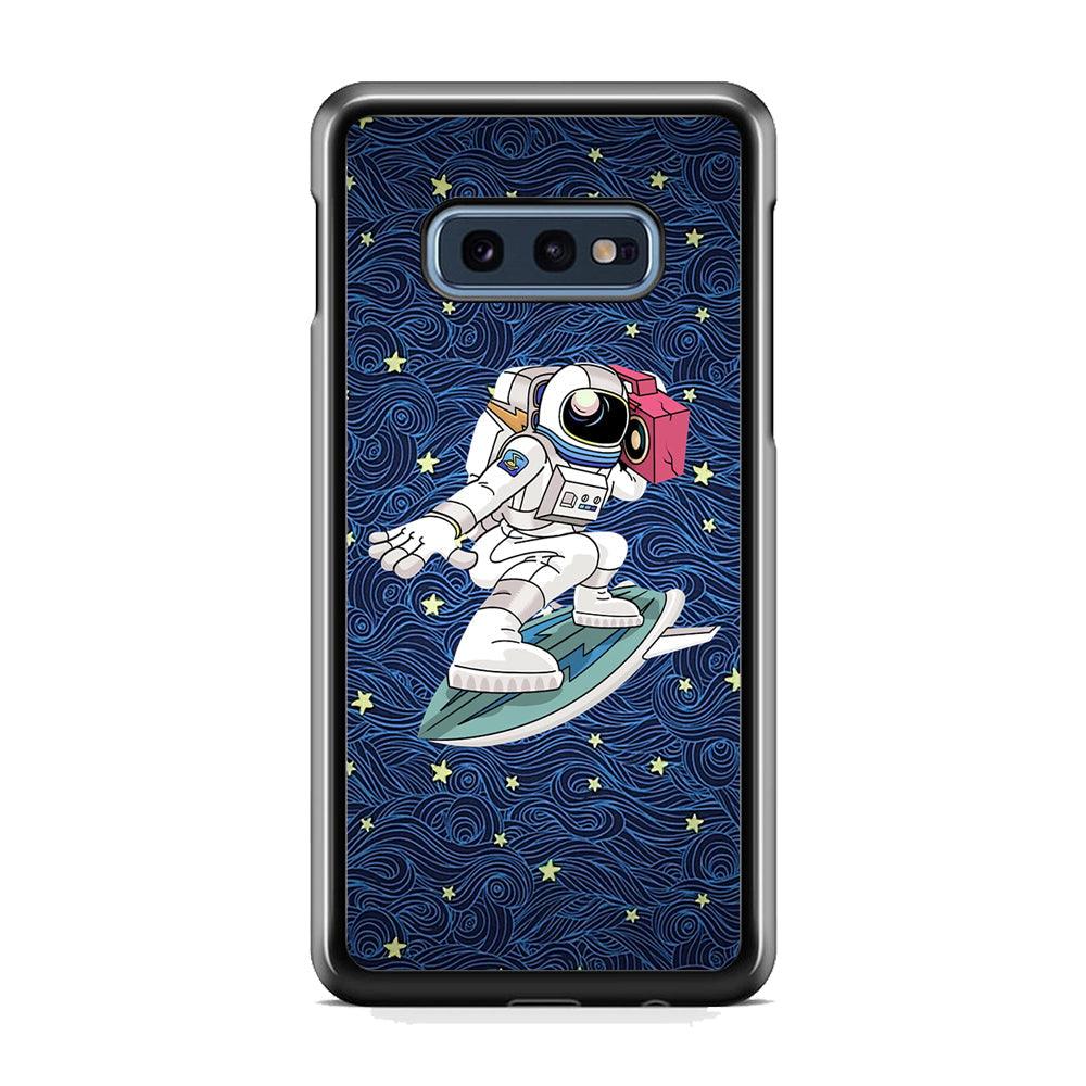 Astronauts Surf Between The Stars Samsung Galaxy S10E Case-Rubber Black (2D Case)-Oxvistore