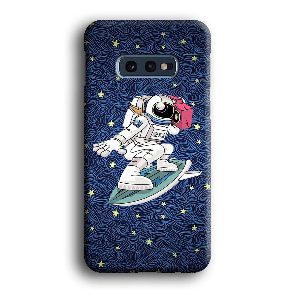 Astronauts Surf Between The Stars Samsung Galaxy S10E Case-Oxvistore